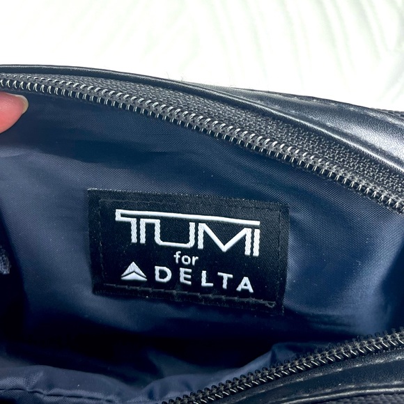 TUMI for Delta One First Class Amenity Toiletries Bag - Picture 4 of 4